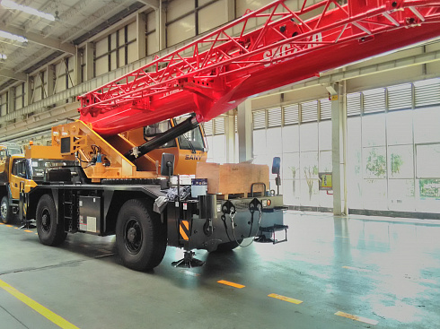 Короткобазовый кран SRC300C